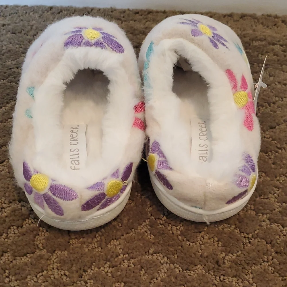 Girls FALLS CREEK Daisy Flowers Embroidered Slippers 10/11 12/13 1/2 3/4 NWT